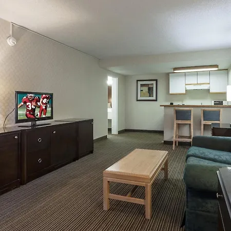 Red Roof Inn & Suites Dekalb